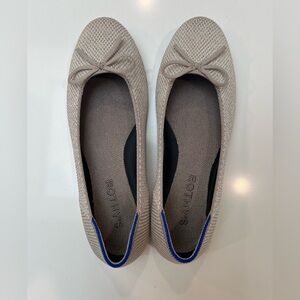 like new worn once rothy’s (rothys) ballet flat in platinum metallic sz 6